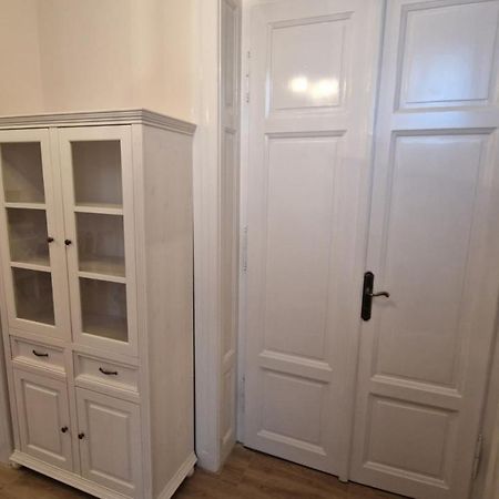 Uvs Central Luxury Apartment Oradea Ngoại thất bức ảnh