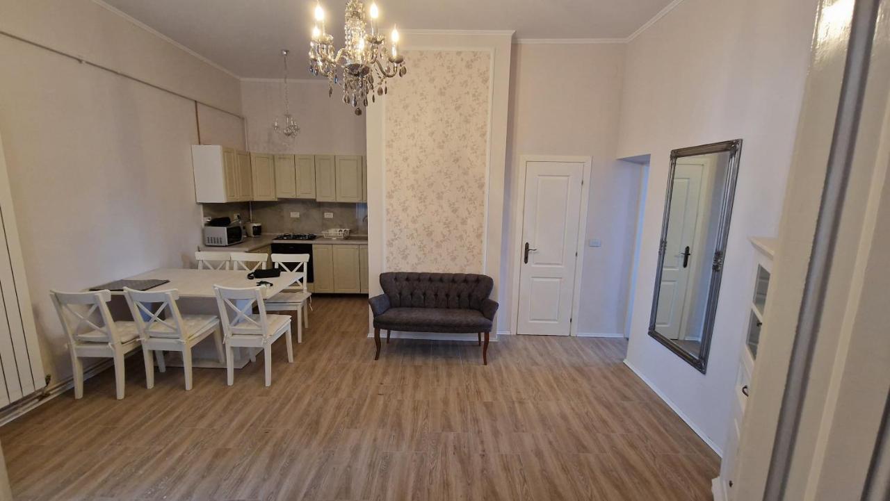 Uvs Central Luxury Apartment Oradea Ngoại thất bức ảnh