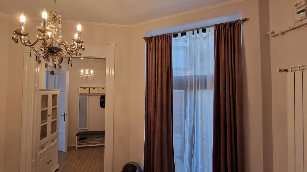 Uvs Central Luxury Apartment Oradea Ngoại thất bức ảnh