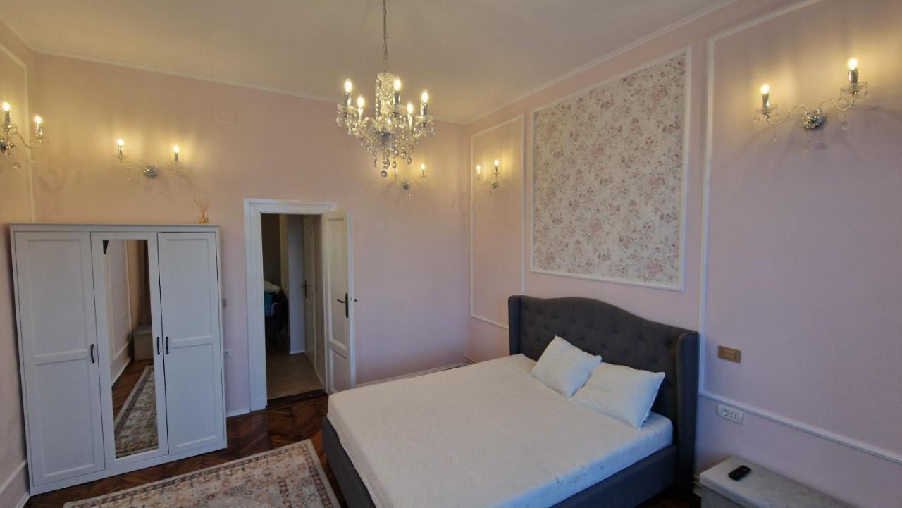 Uvs Central Luxury Apartment Oradea Ngoại thất bức ảnh