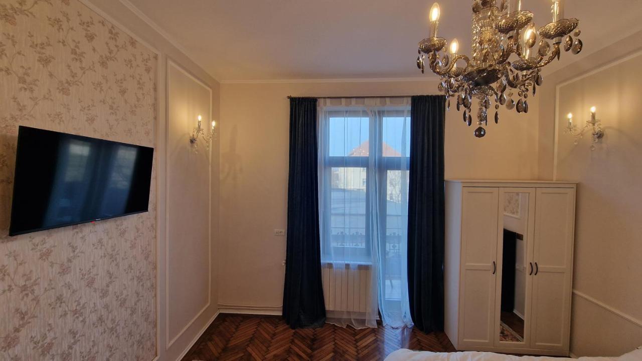 Uvs Central Luxury Apartment Oradea Ngoại thất bức ảnh