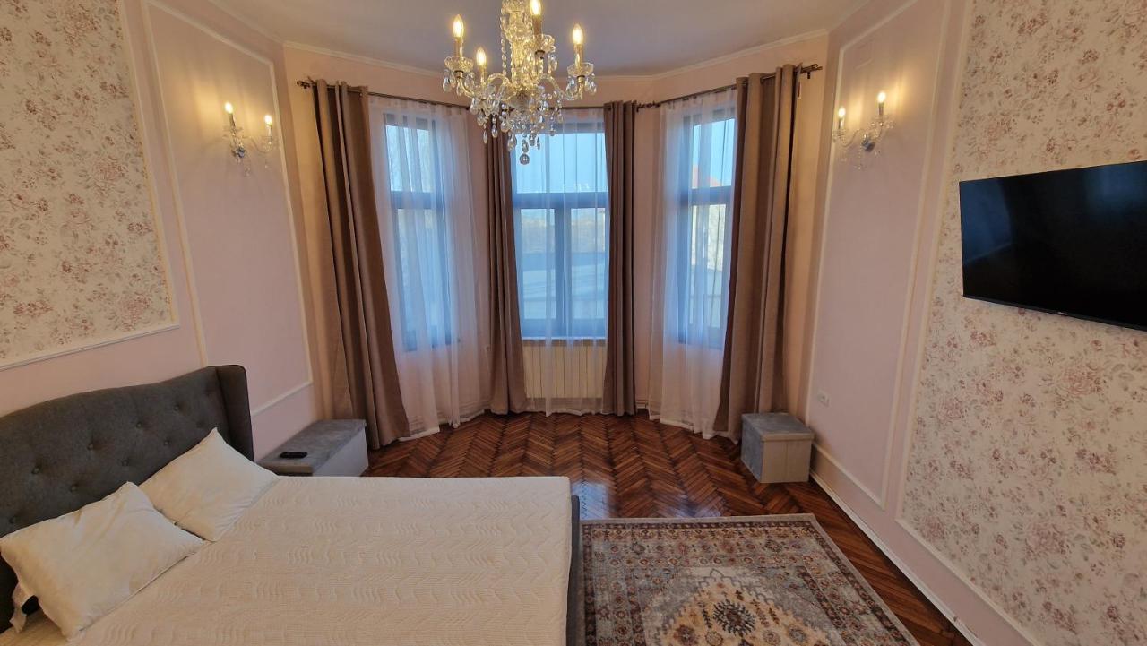 Uvs Central Luxury Apartment Oradea Ngoại thất bức ảnh