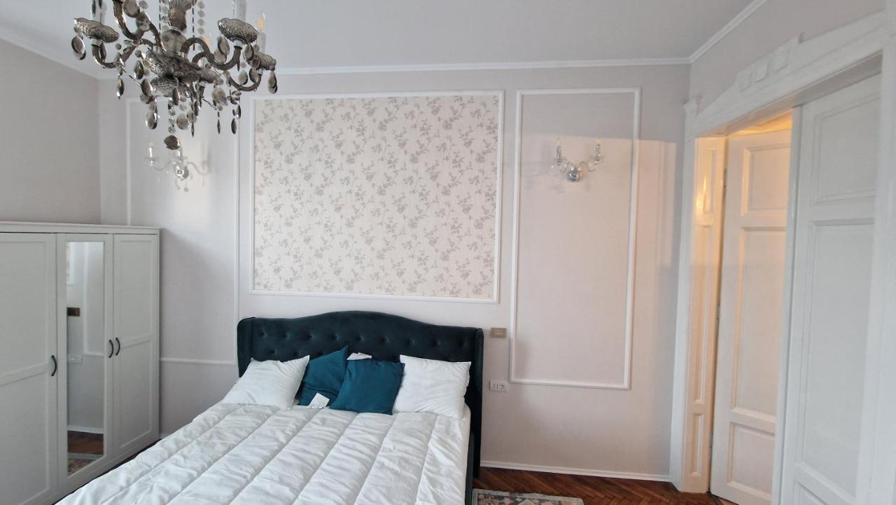 Uvs Central Luxury Apartment Oradea Ngoại thất bức ảnh