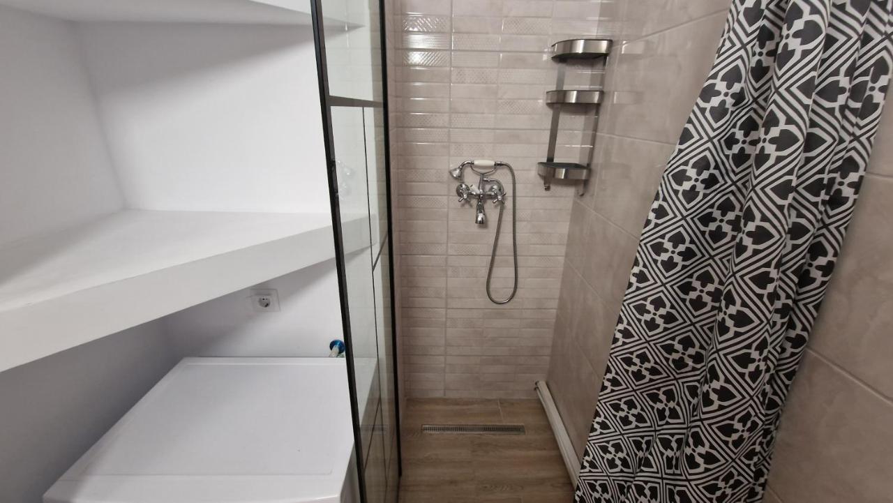 Uvs Central Luxury Apartment Oradea Ngoại thất bức ảnh