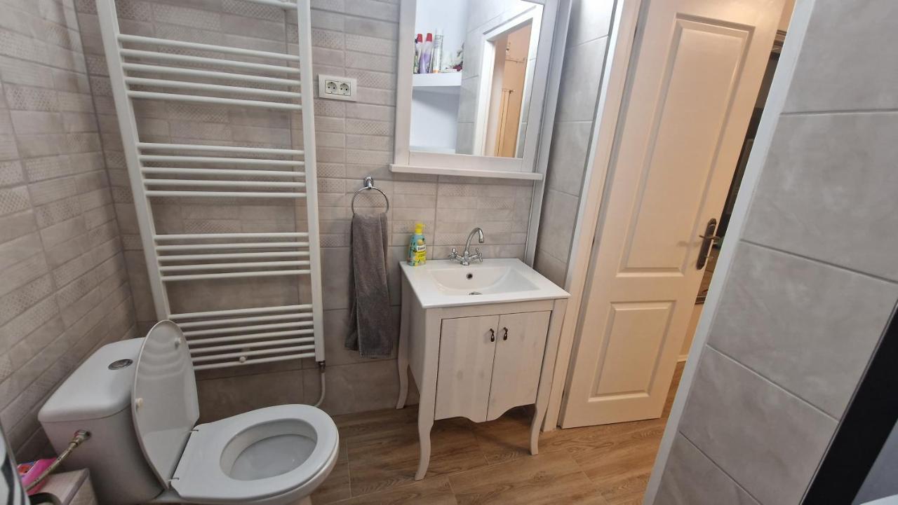 Uvs Central Luxury Apartment Oradea Ngoại thất bức ảnh